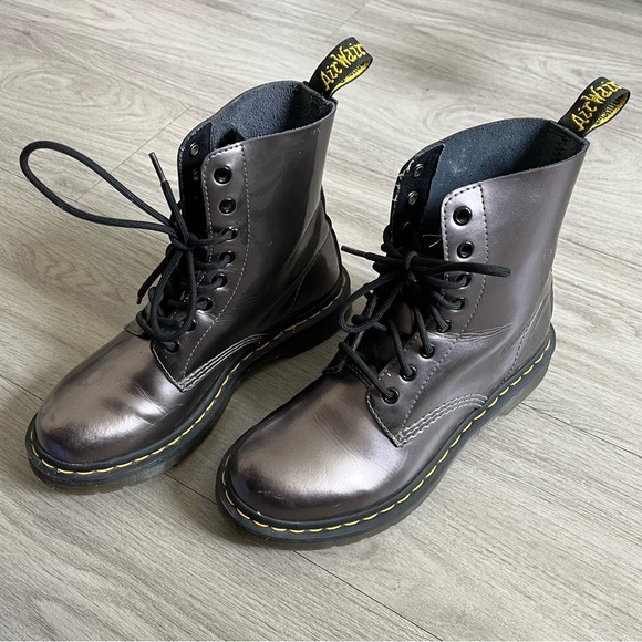 Dr Martens Women 8-Eye Pascal The Original Airware High Top Pewter Boots - Picture 4 of 10